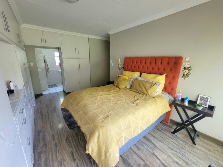 5 Bedroom Property for Sale in Suidrand Free State